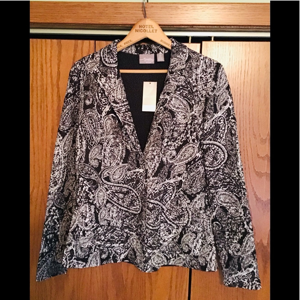 NWT Chico’s Paisley Jacket, Travelers collection, size 0